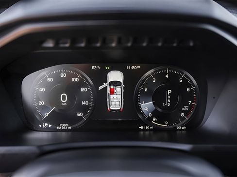 Used 2017 Volvo XC90 T6 Momentum w/ Vision Package image 13