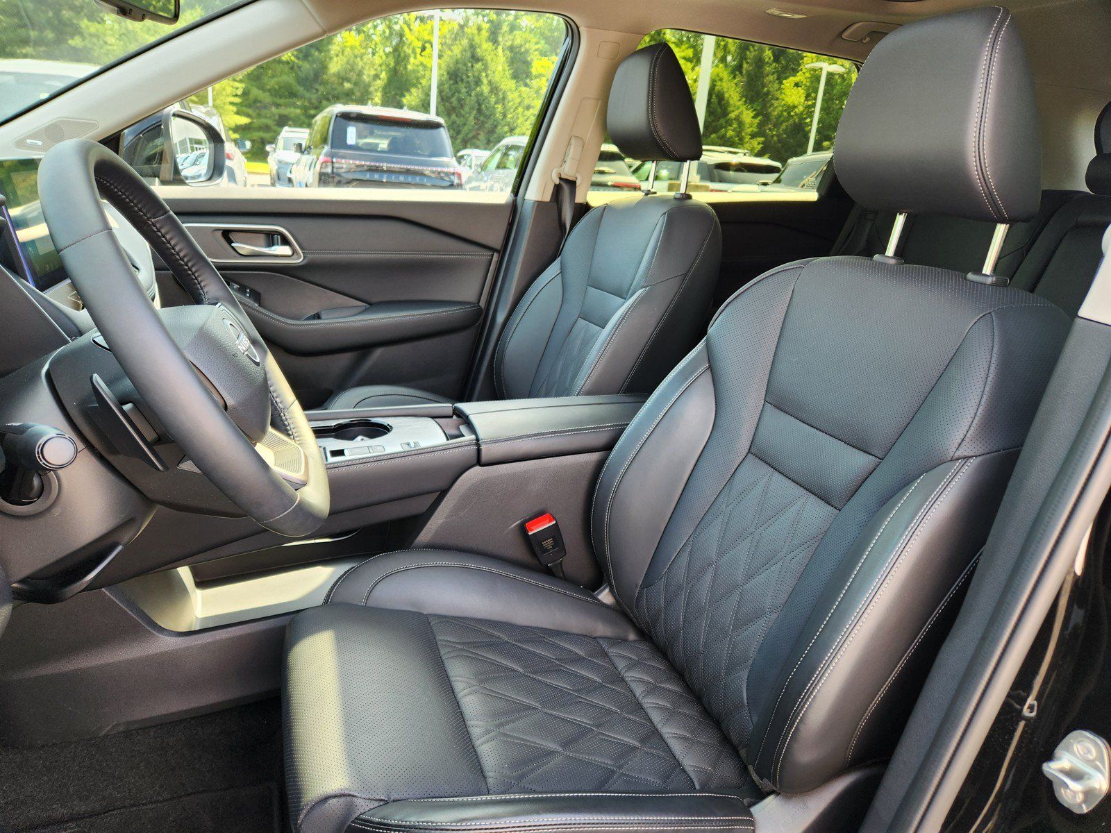 Used 2025 Nissan Rogue Platinum FWD image 10