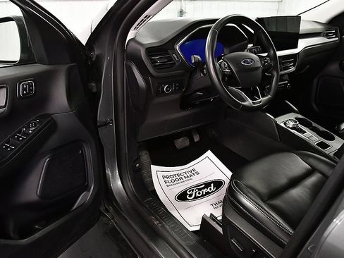 Used 2024 Ford Escape Platinum AWD/4WD image 17