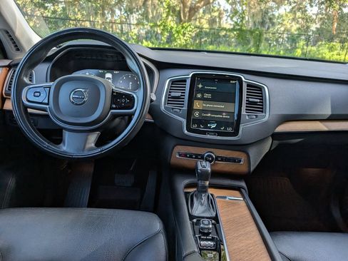 Used 2021 Volvo XC90 T6 Momentum w/ Climate Package AWD/4WD image 11