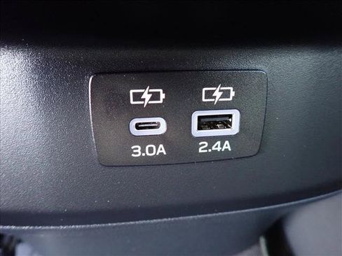 Used 2025 Subaru Outback Premium AWD/4WD image 11