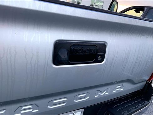 Used 2022 Toyota Tacoma SR5 image 10
