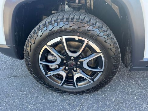 Used 2025 Jeep Compass Trailhawk w/ Trailer Tow Group image 28