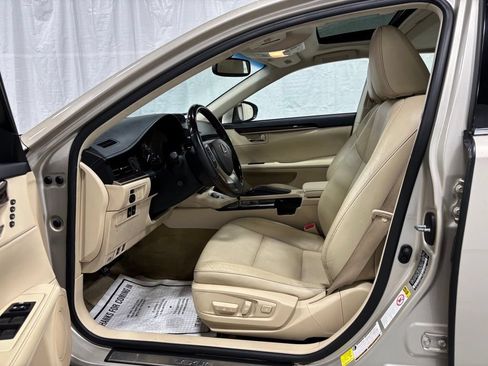 Used 2014 Lexus ES 350 w/ Luxury Package FWD image 10