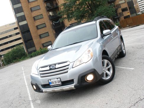 Used 2013 Subaru Outback 2.5i Limited AWD/4WD image 7