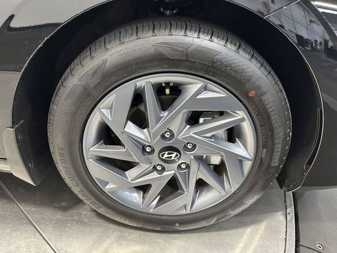 Used 2024 Hyundai Elantra SEL FWD image 12