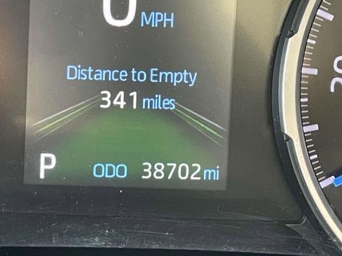 Used 2022 Toyota RAV4 XLE image 27