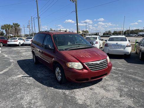 Used 2006 Chrysler Town & Country Touring image 2