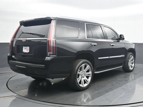 Used 2019 Cadillac Escalade Luxury AWD/4WD image 6