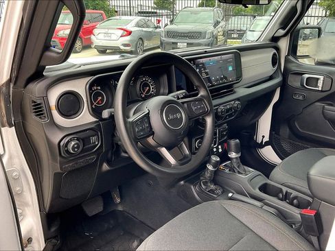 Used 2025 Jeep Gladiator Sport image 17