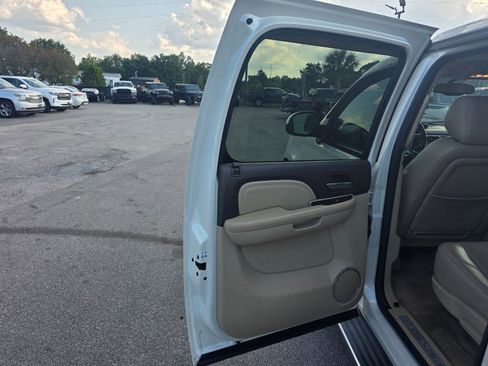 Used 2012 GMC Yukon XL Denali RWD image 12