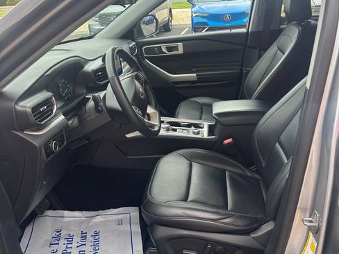 Used 2023 Ford Explorer XLT w/ Equipment Group 202A AWD/4WD image 9