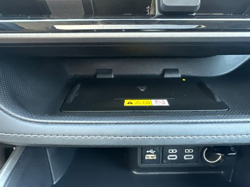 Used 2023 Toyota Highlander XLE AWD/4WD image 31