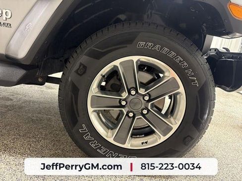 Used 2021 Jeep Wrangler Unlimited Sahara w/ Uconnect 4C Nav & Sound Group AWD/4WD image 31