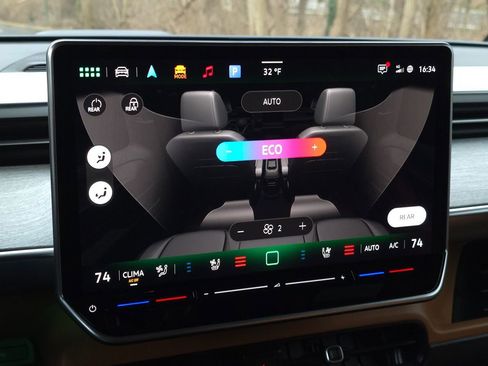 Used 2025 Volkswagen ID. Buzz Pro S image 38