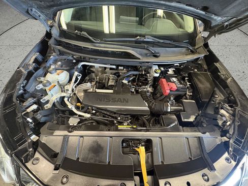 Used 2024 Nissan Rogue S AWD/4WD image 9