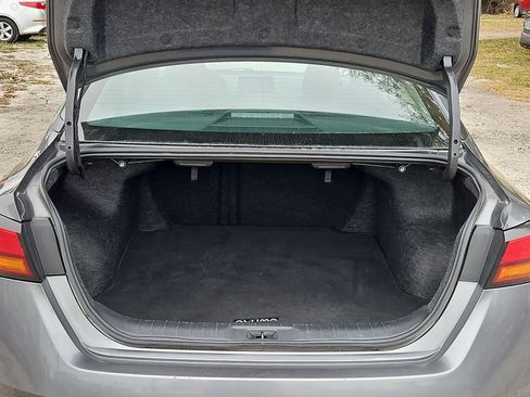 Used 2024 Nissan Altima 2.5 SV image 8