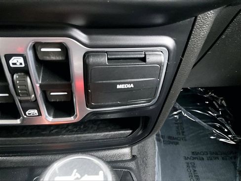 Used 2020 Jeep Wrangler Unlimited Sport S image 27