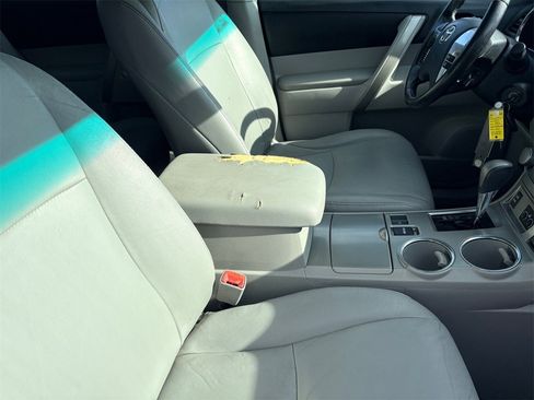 Used 2012 Toyota Highlander FWD image 26