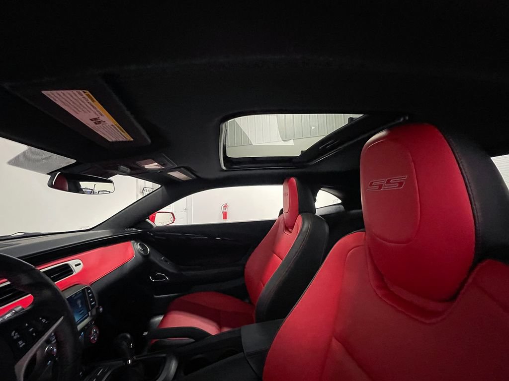 Used 2015 Chevrolet Camaro SS w/ Commemorative Special Edition RWD image 23