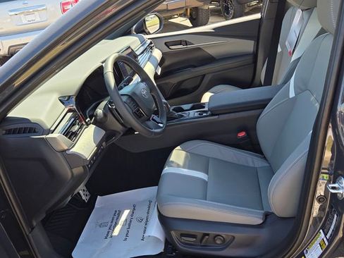 New 2026 Toyota Camry SE FWD image 5