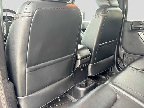 Used 2014 Jeep Wrangler Unlimited Rubicon AWD/4WD image 17