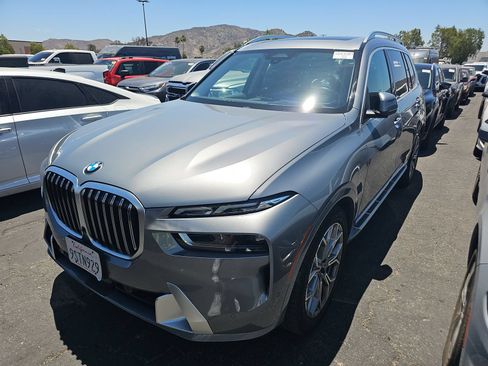 Used 2025 BMW X7 xDrive40i AWD/4WD image 1