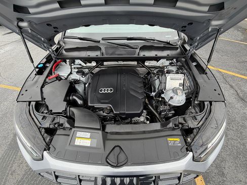 Used 2023 Audi Q5 2.0T Premium w/ Convenience Package image 9