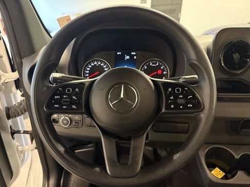 Used 2023 Mercedes-Benz Sprinter 1500 image 13