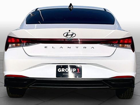 Used 2022 Hyundai Elantra SEL w/ Cargo Package FWD image 5