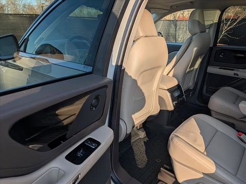 Certified 2023 Lincoln Aviator Reserve w/ Equipment Group 201A image 25