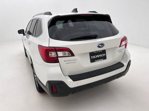 Used 2018 Subaru Outback 3.6R Touring AWD/4WD image 8