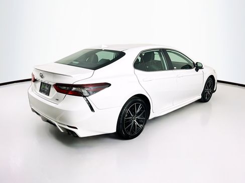 Used 2024 Toyota Camry SE image 9