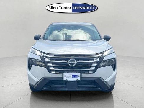 Used 2024 Nissan Rogue S AWD/4WD image 2