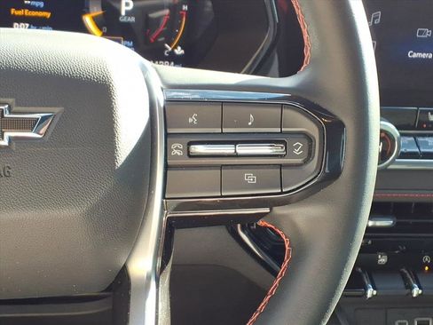 Used 2024 Chevrolet Colorado Z71 w/ Z71 Convenience Package 2 image 18