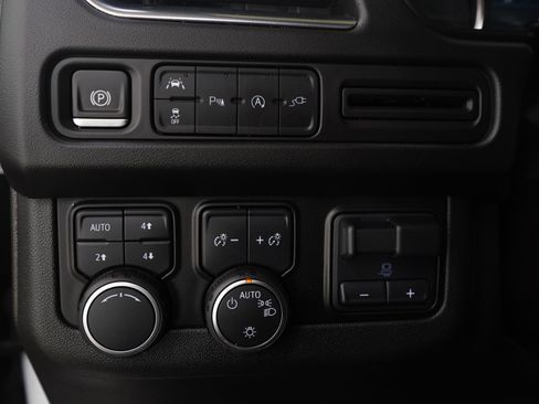 Used 2021 Chevrolet Tahoe LT w/ LT Signature Package image 31