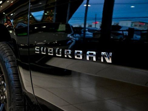 Used 2020 Chevrolet Suburban LT image 16