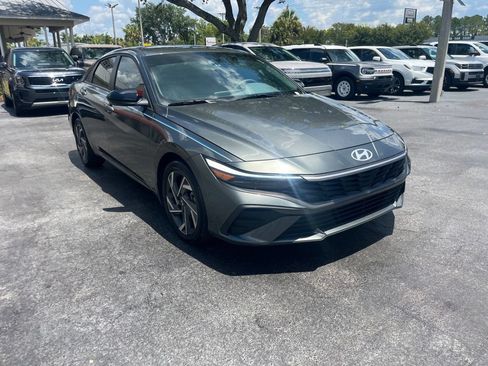 Used 2025 Hyundai Elantra Sport FWD image 7