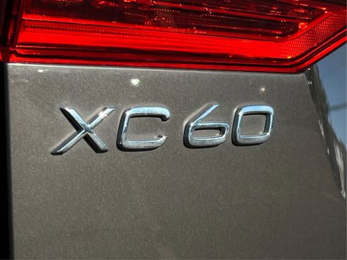 Used 2023 Volvo XC60 B5 Core AWD/4WD image 30