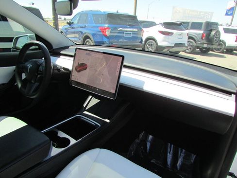 Used 2021 Tesla Model Y Long Range AWD/4WD image 16