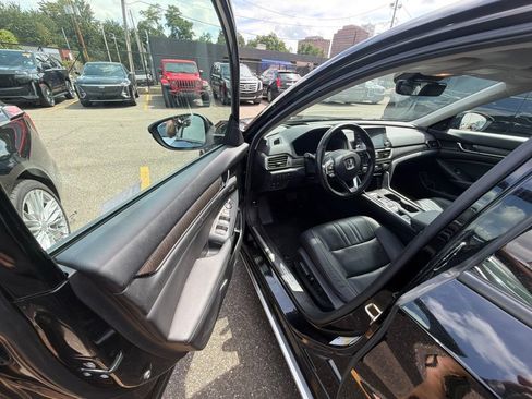 Used 2020 Honda Accord Touring image 9