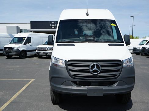 Used 2025 Mercedes-Benz Sprinter 2500 image 2