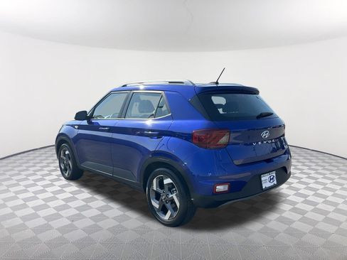 Used 2024 Hyundai Venue Limited FWD image 9