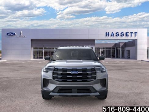 Used 2025 Ford Explorer Active AWD/4WD image 7