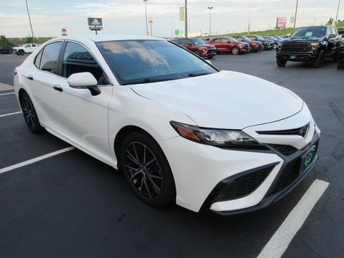 Used 2024 Toyota Camry SE FWD image 7