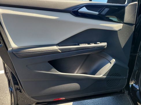 Certified 2025 Volkswagen Taos S image 15