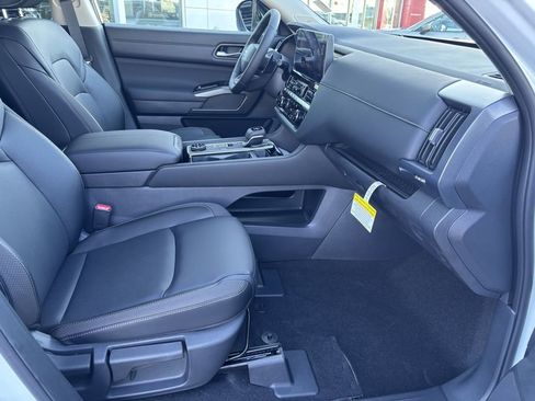 New 2026 Nissan Pathfinder SL w/ SL Premium Package AWD/4WD image 32