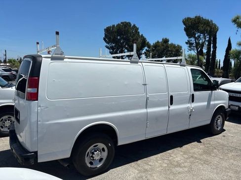 Used 2016 Chevrolet Express 2500 Extended RWD image 3
