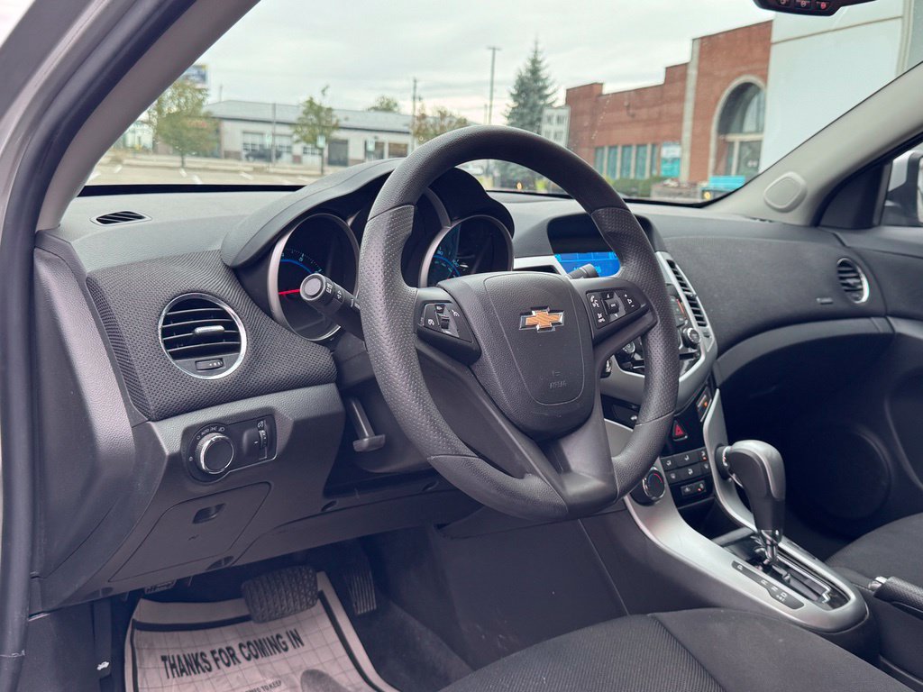 Used 2016 Chevrolet Cruze LT FWD image 10