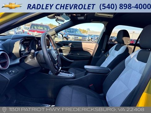 Certified 2024 Chevrolet Trax RS w/ Sunroof Package image 12